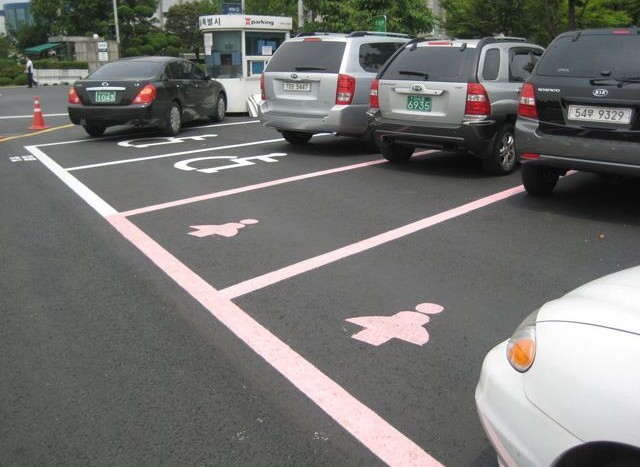 Locuri parcare femei