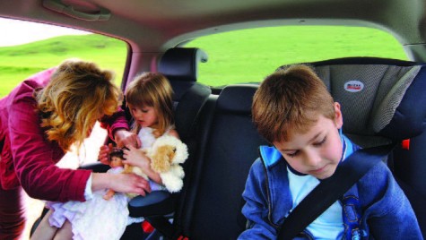 Copii la bord! Cum îi transportăm pe cei mici în mașină?