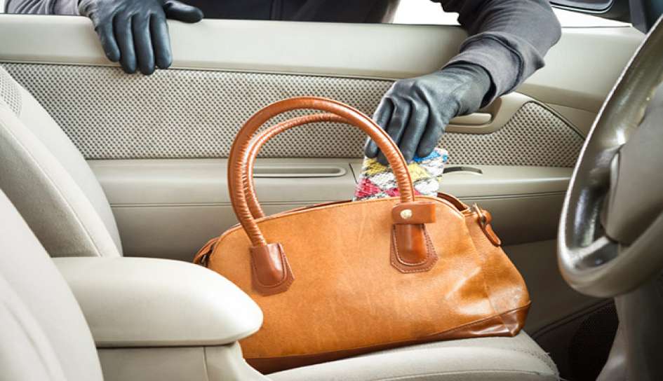 620-id-theft-purse-in-car-protect-information.imgcache.rev1410290304594.web.945.544