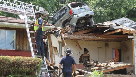 Cu mașina pe acoperiș – Accidentul care a speriat tot cartierul