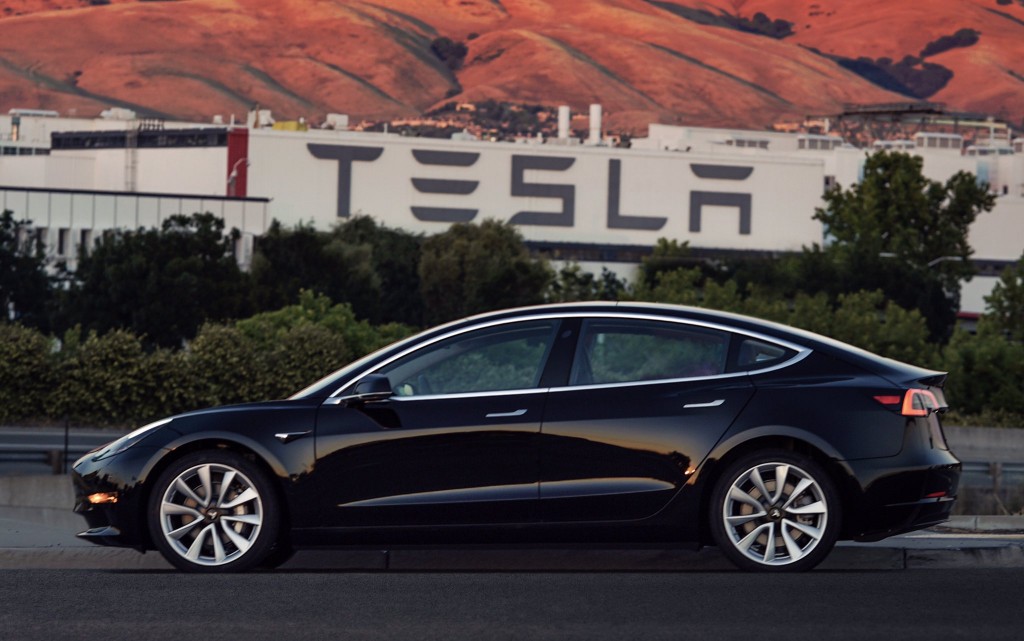 Tesla Model 3 (1)