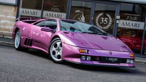 Mașina lui Jay Kay de la Jamiroquai e de vânzare. Cât ai da pe un Lamborghini Diablo violet?
