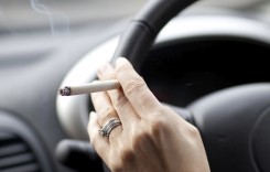 Cum să elimini mirosul de țigări din mașină
