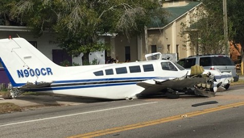 Un avion de mici dimensiuni s-a prăbușit pe o șosea