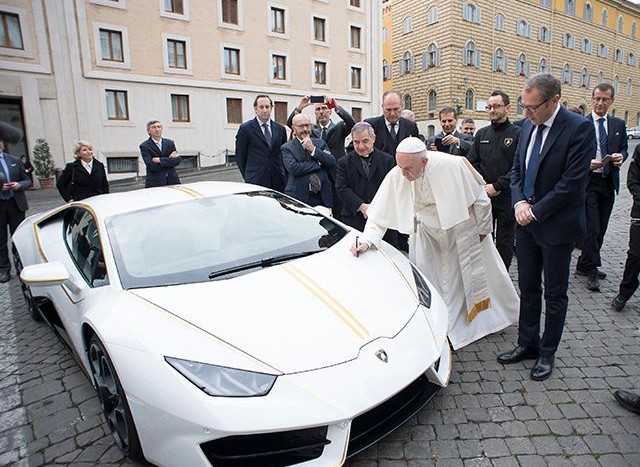 Lamborghini Huracan Papa Francisc (1)
