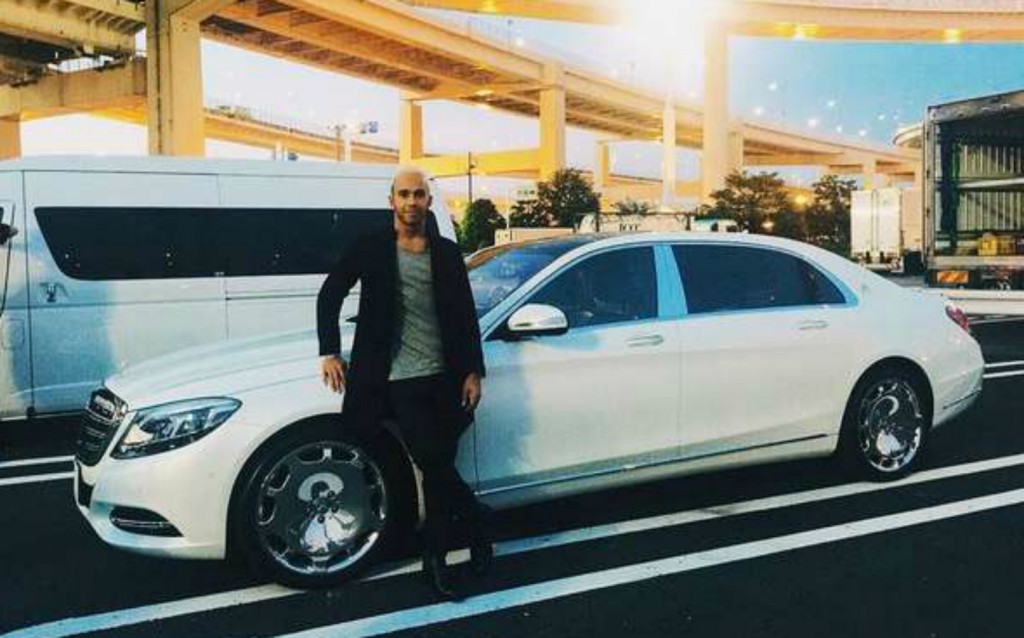 Lewis Hamilton Mercedes-Maybach S600 (1)