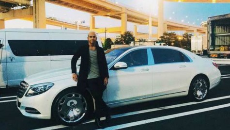 Lewis Hamilton își vinde limuzina, un Mercedes-Maybach S600