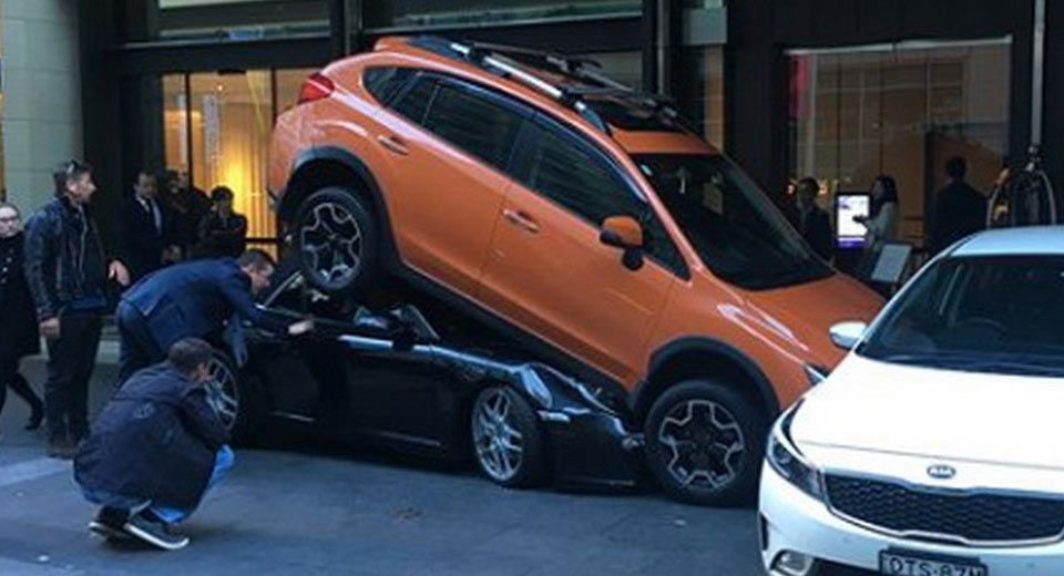 Parcare supraetajată Porsche 911 Subaru