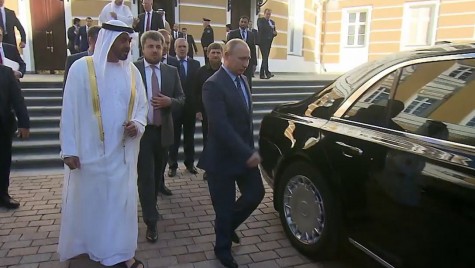 Putin se dă mare! Îi arată limuzina sa prințului de la Abu Dhabi