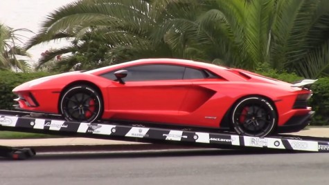 Justin Bieber tocmai și-a primit noua mașină: Lamborghini Aventador S