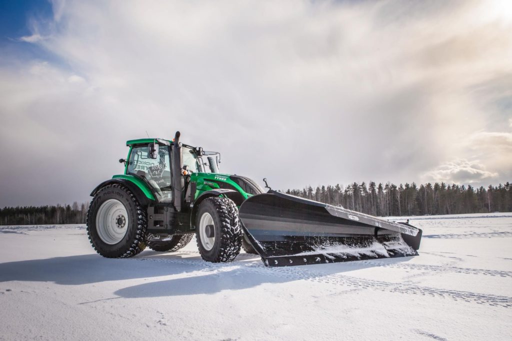 Valtra Snowrace_Nokian Tyres