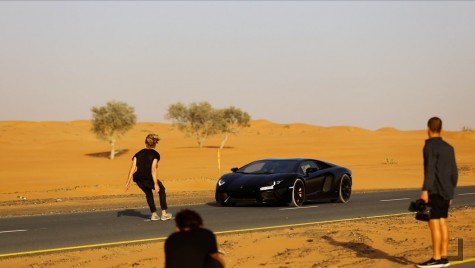 A sărit peste un Lamborghini care rula cu 200 km/h!