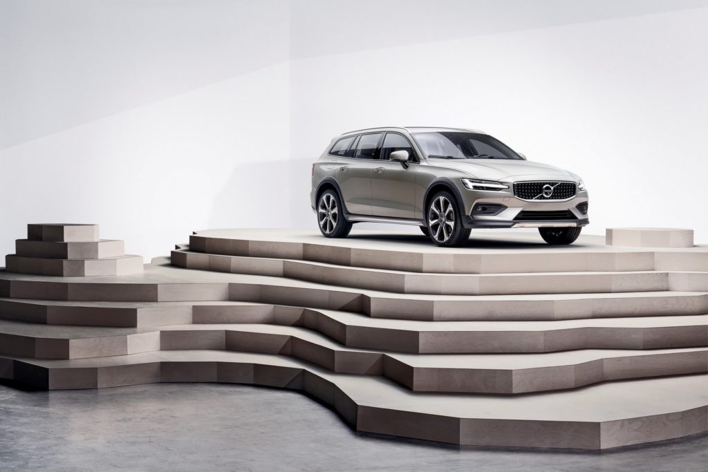 Noul Volvo V60 Cross Country