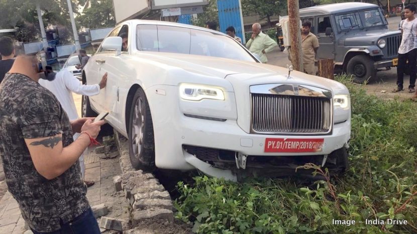 Rolls-Royce Ghos accident (3)