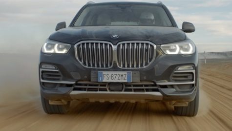 Monza în deșert – Noul BMW X5 se transformă în mașină de curse