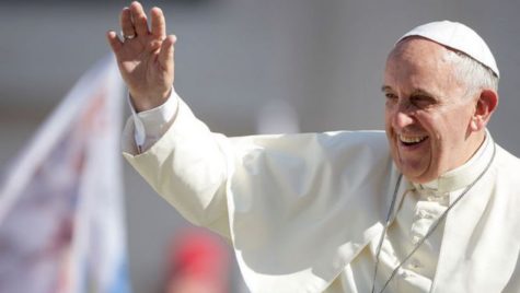Papa s-ar putea deplasa cu un papamobil 100% românesc