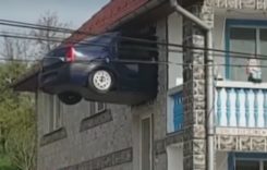 Viziune artistică bizară: Mașină Dacia Logan, zidită în peretele unei case, la etajul 1 (VIDEO)