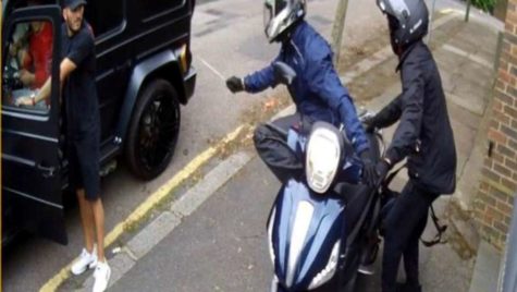 Atacat în Londra. Un fotbalist celebru era să rămână fără mașină!