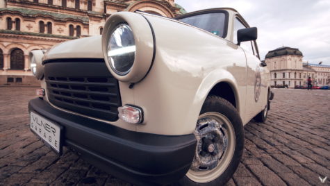 Trabant tunat? Acesta este „bătrânul” care încă mai întoarce capete