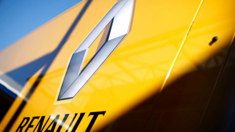 Compania Renault, obligată de justiția franceză să suspende  activitatea la o uzină, la câteva zile după reluarea producției