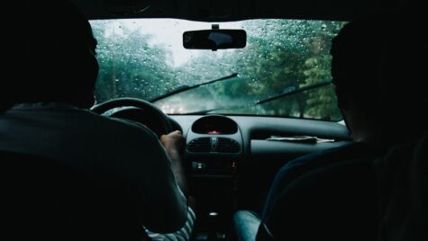5 sfaturi pentru condusul pe timp de ploaie