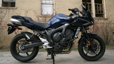Ce recomanda o motocicleta Yamaha FZ6