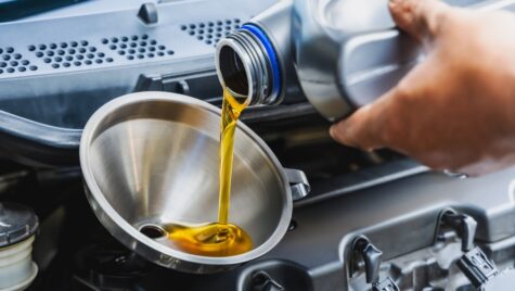 Ce trebuie să schimbi la o revizie corectă: ulei motor, filtru ulei și verificări esențiale